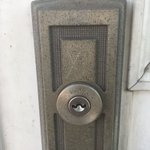 今すぐ確認を!知らぬ間に玄関に付けられたマークには意味がある!