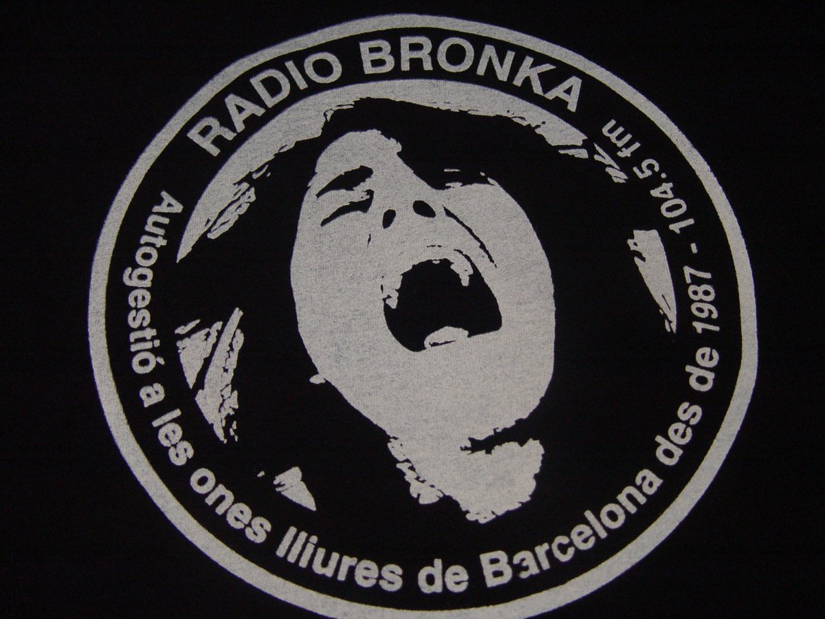 RadioBronka's tweet photo. Nova fornada de samarres i bosses per l´autogestió de la Ràdio. Si en vols una posa´t en contacte. Nueva hornada de camis y bolsos para la autogestión de la radio. Si quieres una ponte en contacto. https://t.co/N4Clj7IC8j