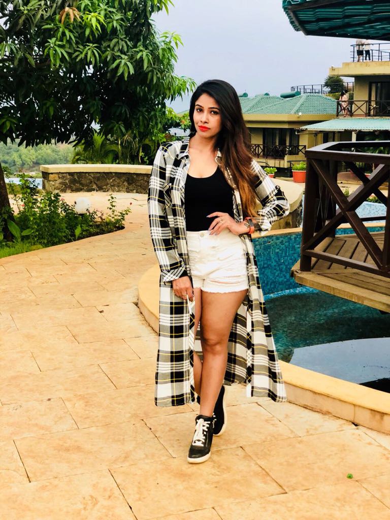 ActorSwatiMehra's tweet photo. Look deep into nature and then you will understand everything better.
#naturalbeauty #naturelove #fononshooting #lovewithnature #natureart #love #beauty #livefromset #actinglife #acting #newproject #upcomingmovie #videofun #Makeup #directfromlocation #celebritymakeup #gorgeous https://t.co/a2mPL9NJPH