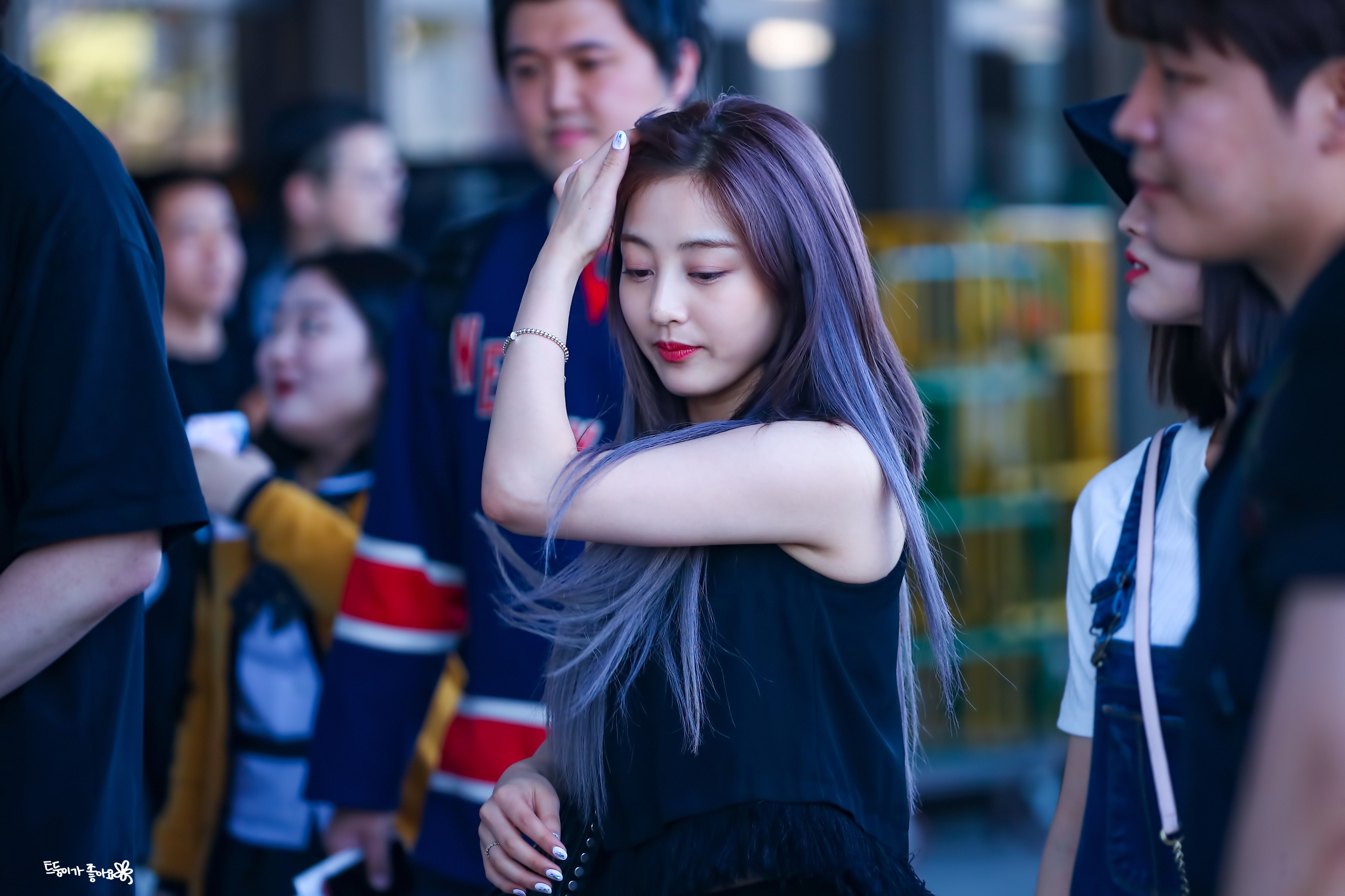 De12SiGVAAAk2Ry.jpg:orig