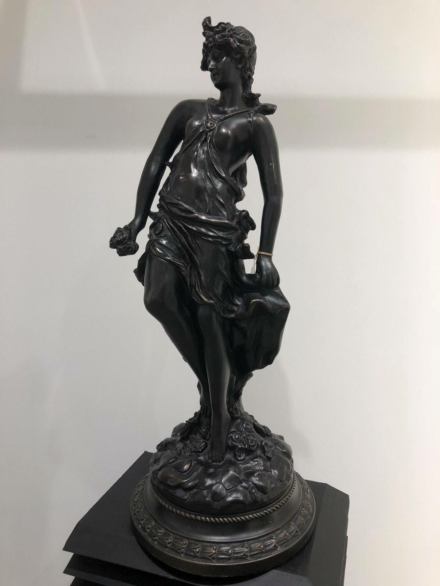 BaltaJoyero's tweet photo. Nos gusta la elegancia de los clásicos como esta figura de una mujer realizada en resina sobre una peana de hojas. No os perdáis los precios especiales esta semana en Balta con descuentos del 50% y llevaros a casa o regalad esta figura clásica [de 615 a 300 euros]. https://t.co/FaMHgTCdQ4