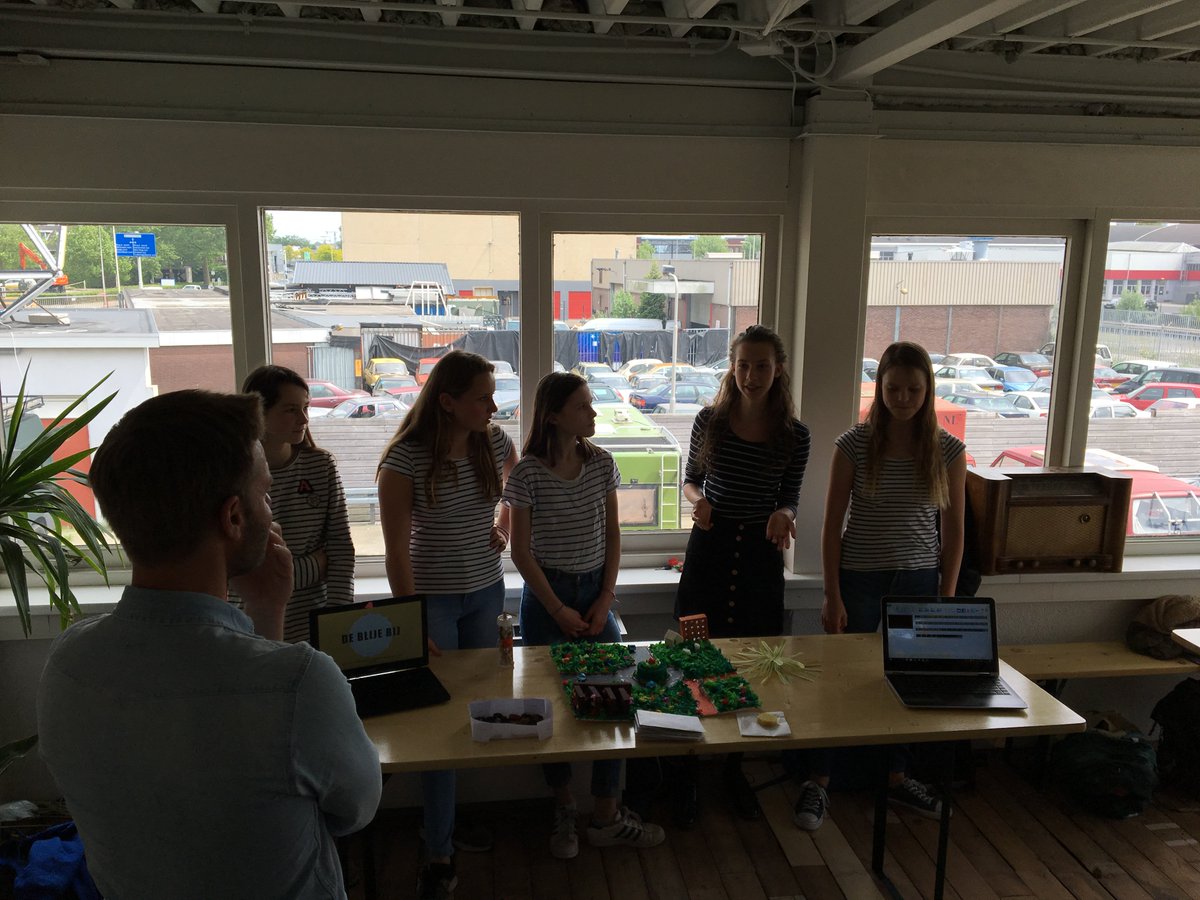 DFHumanity's tweet image. Project de Blije Bij kreeg van ons de prijs voor beste idee tijdens design finale op @Technasium Utrecht! Het winnende team presenteerde overtuigend een brede aanpak voor de bijensterfte. Meer over de finale en de opdracht: buff.ly/2JabLDB 
#designthinking #winners