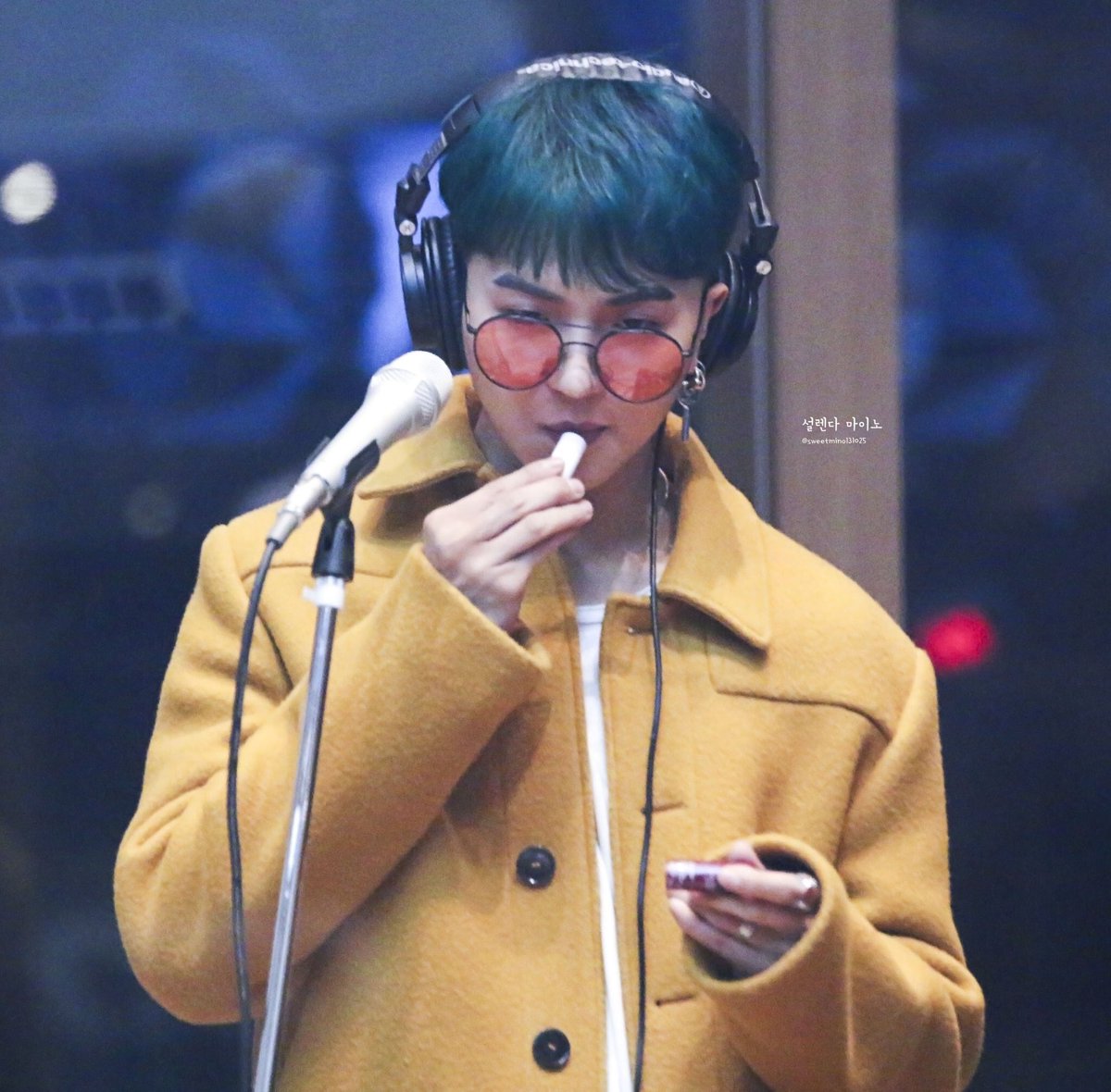 이승훈이 자주 바르는 립밤은 송민호가 쓰던 립밤이다.