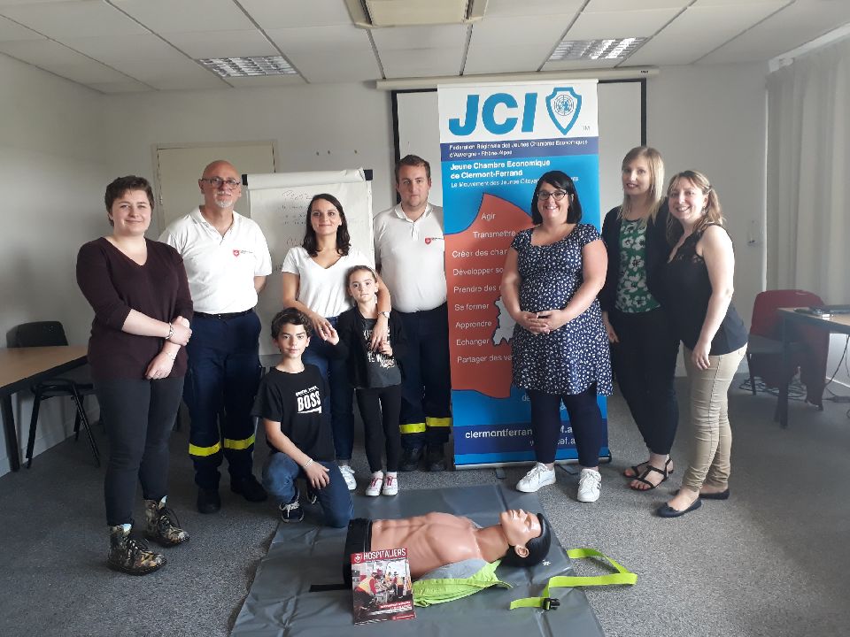 Ce week-end, la <a href="/JCE_ClermontFd/">JCE Clermont-Ferrand</a> s'initiait aux gestes de premier secours avec L'Ordre de Malte. Merci de leur implication !