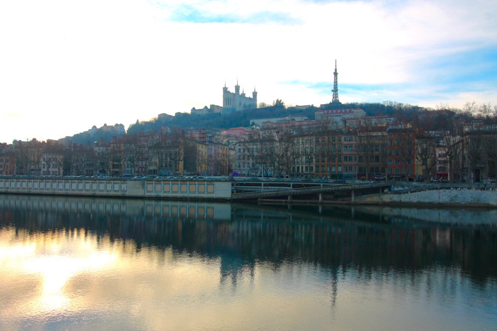 EquitableFrance's tweet photo. Bravo à la @villedelyon pour son engagement dans le #CommerceEquitable.
#Lyon est la seule ville française distinguée dans le cadre des EU Cities for Fair and Ethical Trade Award ! https://t.co/FSHS0LS2y7 👏👏 @CollecEquitable https://t.co/KmvlXaw98R