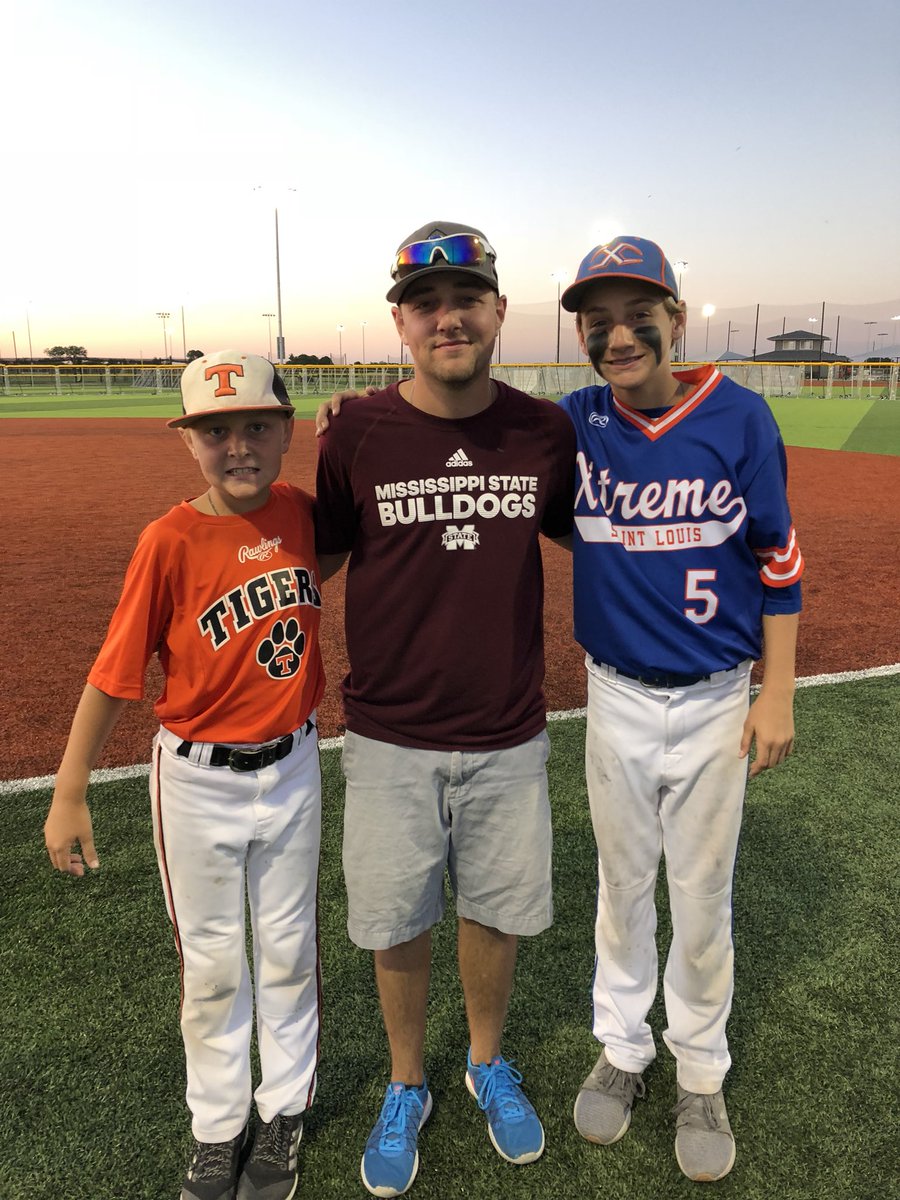 AnyrowFiHQ_xyz's tweet photo. Really glad I was able to go to Iowa this weekend and watch both of my brothers play. Could not have asked for a better weekend. A lot of time spent with family and between the two teams combined for a 9-0 record with 2 championships #bettplex https://t.co/Bu0SjgWD48