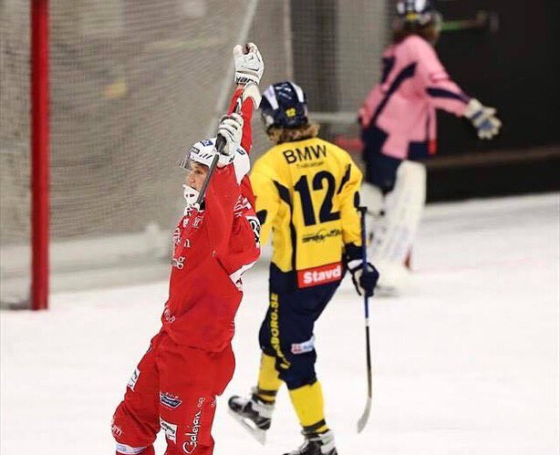 K L A R T! ✏️

Lidköpings AIKs bästa poängplockare förra säsongen Johan Karlsson förlänger sitt kontrakt med LAIK över säsongen 2018/19.

Johan stod förra vintern för en strålande säsong och gjorde 13 mål och 14 assist på 20 matcher.
⚪️🔴⚪️🔴⚪️🔴⚪️🔴

#LAIK #svbandy