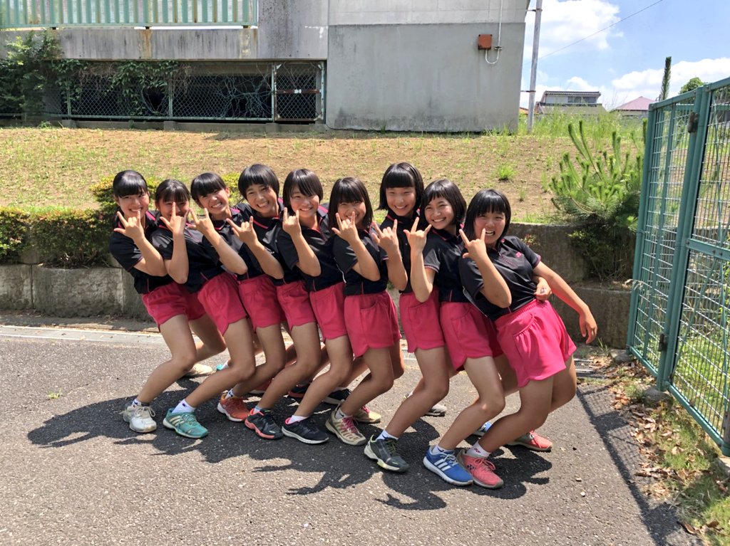 RM05091020's tweet photo. 今日団体戦でした✨

あと１回勝てればベスト8だったけどだめだった😭

みんな頑張って試合してたし応援もめっちゃ声出ててラストの学総悔いはめっちゃあるけど、やれることやってスッキリした！

応援してくれた人ありがとう💕
みんなお疲れ様でした😊✨ https://t.co/jsOfQHr4Dr