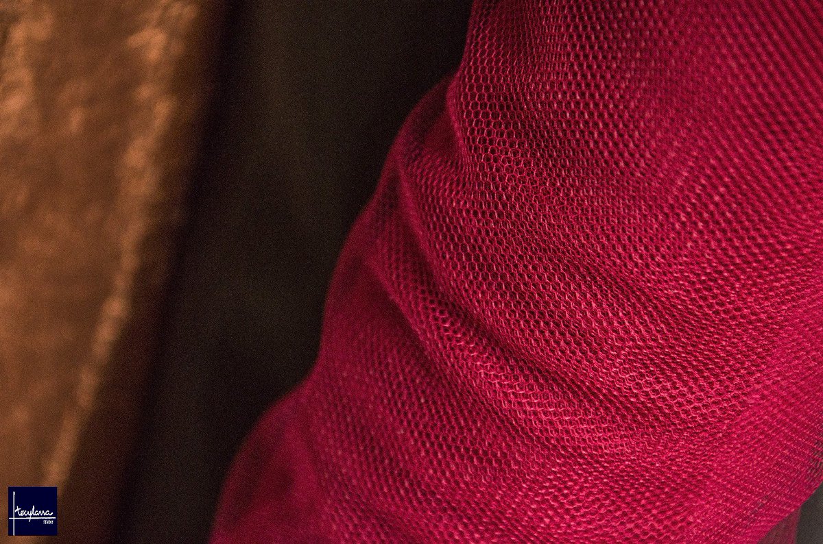 TejidosTexylana's tweet image. Días de graduaciones, becas y demás celebraciones, ¿una opción de última hora? 🤔 
Sin duda, apuesta por el tul. Con él puede crear prendas con mucho volumen que automáticamente elevarán tu look. 
¿Quien no ha soñado con una falda de tul? 😍

#Tejidos #ModaAMedida #Texylana #Jaén