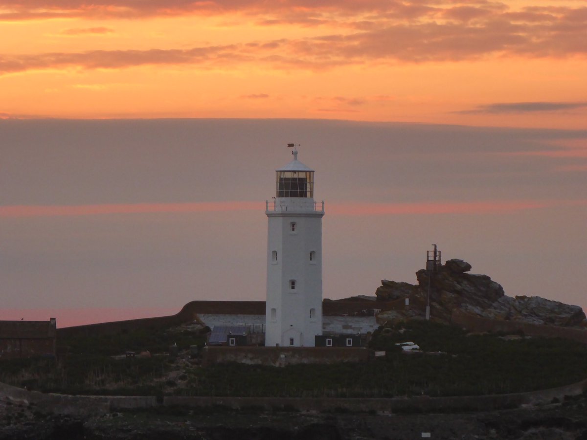 Last nights #sunset #godrevy #godrevylighthouse #cornwall #stives - such lovely walks from there @bordercolliefc @BestDogPhotos @dogcelebration @iwalkc @ILoveCornwallUK @WalksBritain @Walk_Cornwall