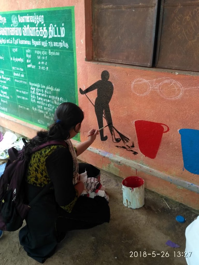 swachhbharat's tweet photo. To bring alive the importance of cleanliness and safe sanitation, young #interns of the @SRM_Univ conducted a wall painting activity on the theme of #Swachhata at the Kayarambedu village of the Kanchipuram district, #TamilNadu. #SwachhSummer #SBM https://t.co/7zyqj7URMD