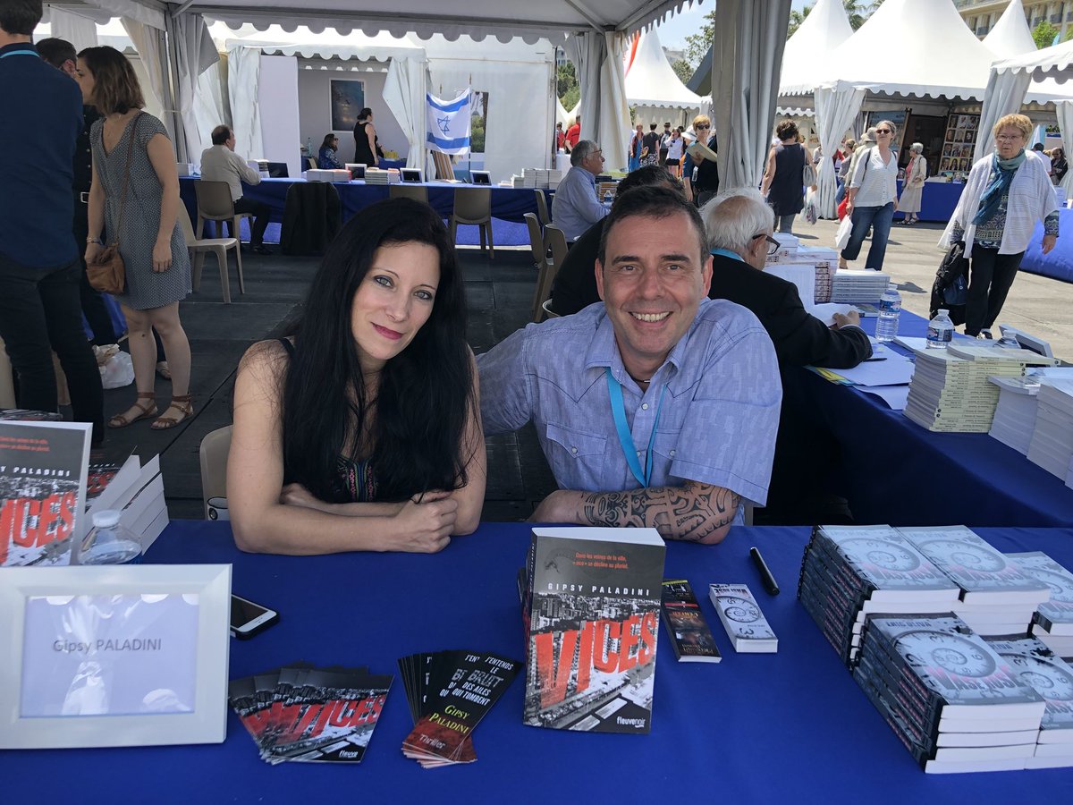 plongrade's tweet photo. En compagnie de Gipsy Paladini sur le stand les Journées Suspendues ce week-end
#ellory #oliva #polar #roman #taurnada #lesjourneessuspendues https://t.co/5r9U6Q75vh