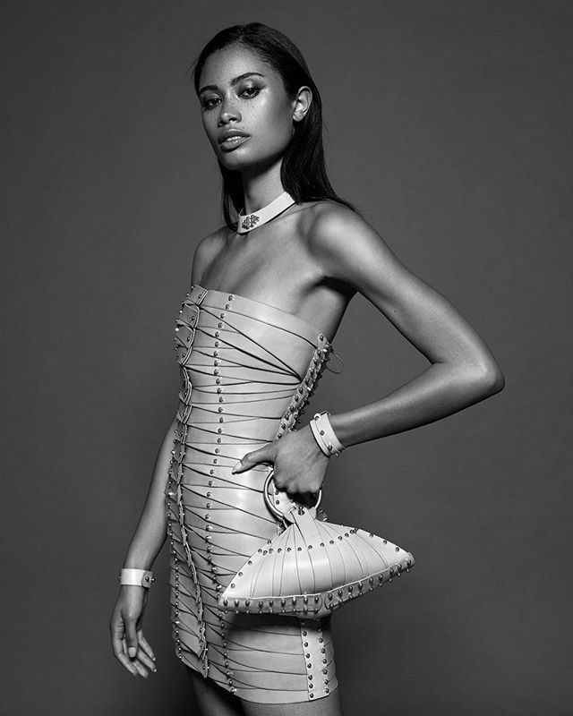 UnaBurkeLeather's tweet photo. Stunning shot by @yveskortum for @benude_paris magazine, starring @destenemarie in all @unaburke_design leather clothes and accessories.
Makeup by
@goffnatalia_ngmakeup
#blackamdwhitephotography #bwphotography #nativeamerican #nativeamericanmodel #luxu… https://t.co/hP2GmGrIkQ https://t.co/kspOFgYtlx