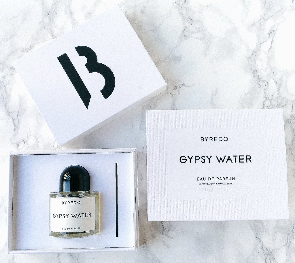 香水手帖 Perfume841 バレードのboxがカッコ良くて惚れました 香りはもっと好き 一瞬シトラスが香って 甘く煙るような香りが続く 時間立ち忘れた頃に何かよい香りがするって思ったらジプシーウォーターだ みたいな バレード ジプシーウォーター