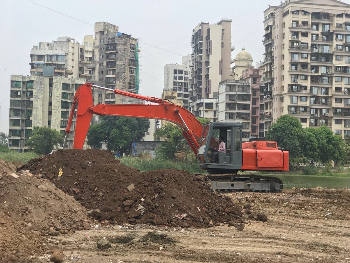 chandra020's tweet photo. The contractors &amp; @CIDCO_Ltd are in hurry and not ready to listen anything when Please watch live Hey Bhagwan. #WasteofPublicMoney
@CMOMaharashtra @Dev_Fadnavis @SMungantiwar @GulPanag @MahaForest @PMOIndia @drharshvardhan 
#saveNaviMumbaiWetlands https://t.co/l1HWjJIxNs