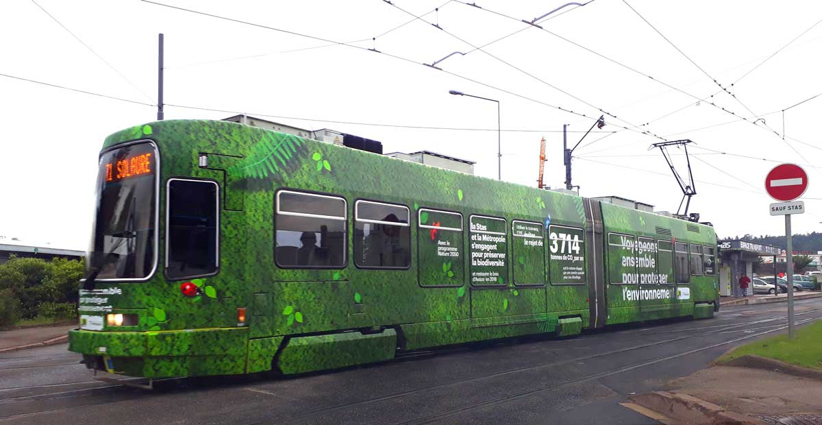 Un tram végétal ? avec des fleurs ? c'est dès aujourd'hui et dans le cadre de la semaine du développement durable :) Il se balade en ville, n'hésitez pas à grimper dedans !
#semainedudeveloppementdurable #saintetienne #tramway #vivelesfleurs