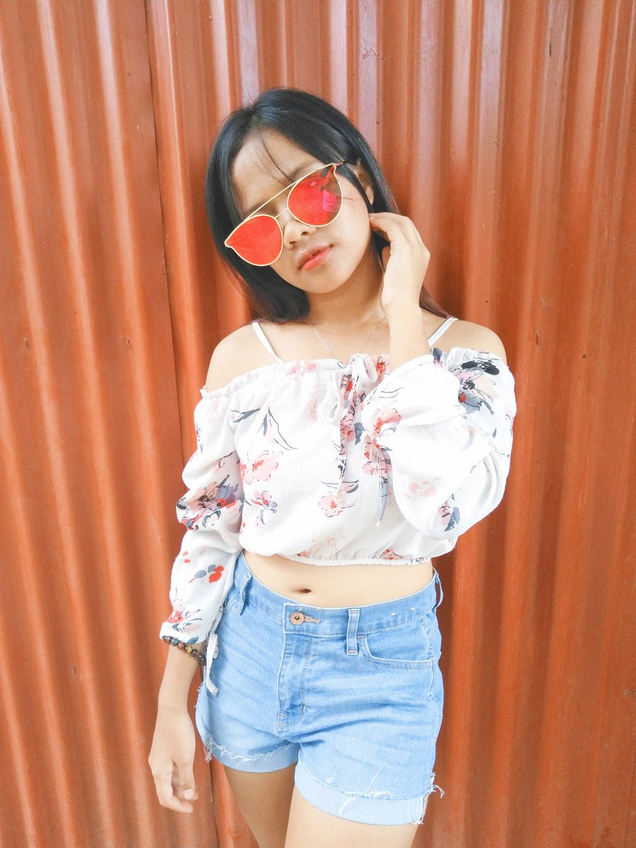 ayoleeminknow's tweet photo. Kinaganda at kinasexy mo na yang paglabas-labas mo ng pusod? Tusukin kita eh https://t.co/pmpAk1Hb1x