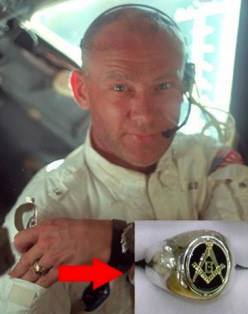 UnlearningLies's tweet photo. Buzz Aldrin, the second human being in stepping into a TV studio called "the moon". https://t.co/gP0Yphk1VH