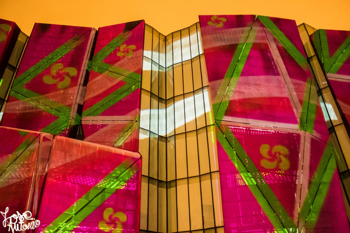 Jastorquiza's tweet photo. RKE, bizi ezazu! #VideoMapping. Fotografías de José Antonio Moreno. #ArteDigital #Getxo #ElektrART #Cultura en la espectacular Romo Kultur Etxea #EgunOn :) https://t.co/9Kx9E54TU2