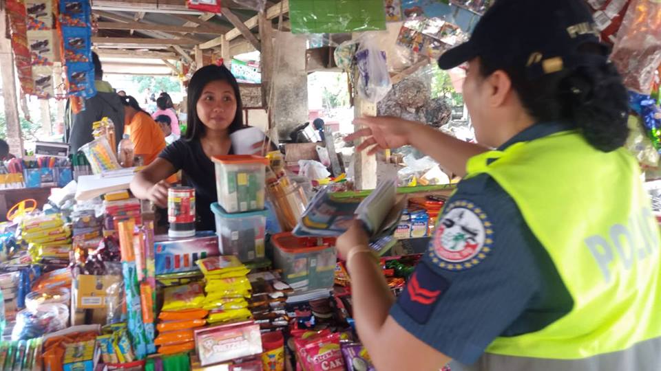 OPOLMPS's tweet photo. distribution of leaflets re: RA 9262, RA 9165 &amp; prevention tips on theft to public vendors. https://t.co/4UVtbP0Bty
