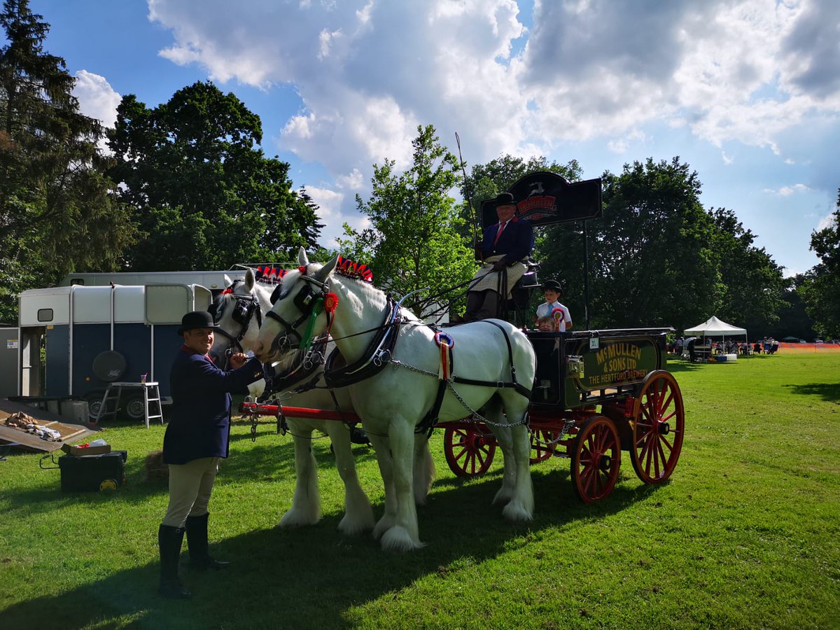 McMullens_pubs's tweet image. A great weekend at #CapelManor for the @WSShires leading our old dray. Well done on winning Best Trade Turnout, the Show Special Award and also to young William winning Best Groom of the show!