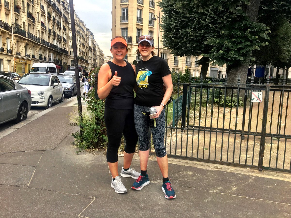 The @oiselle pocket joggers for the win in Paris. Gel ✔️ Keys ✔️ Euros ✔️ Phone ✔️ Fun ✔️ 9 miles before 8 am ✔️👊🏽 #flystyle #sightrunning