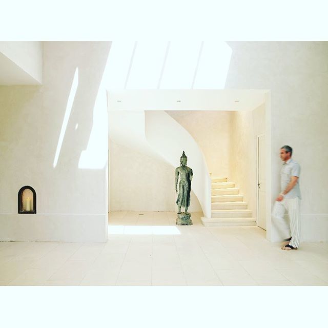 LaFraissinede's tweet photo. Statue, man and La Fraissinède sunshine meeting in the hallway
.
.
.
.
.
.
##villa #luxury #luxuryvilla #rental #interiors #instahome #interiorobsessed #homestyling #roomwithaview #architecture #design #style #passion #decor #holiday #sunshine #vacation … https://t.co/2efrUyDr0p https://t.co/m8jvPlEb1M
