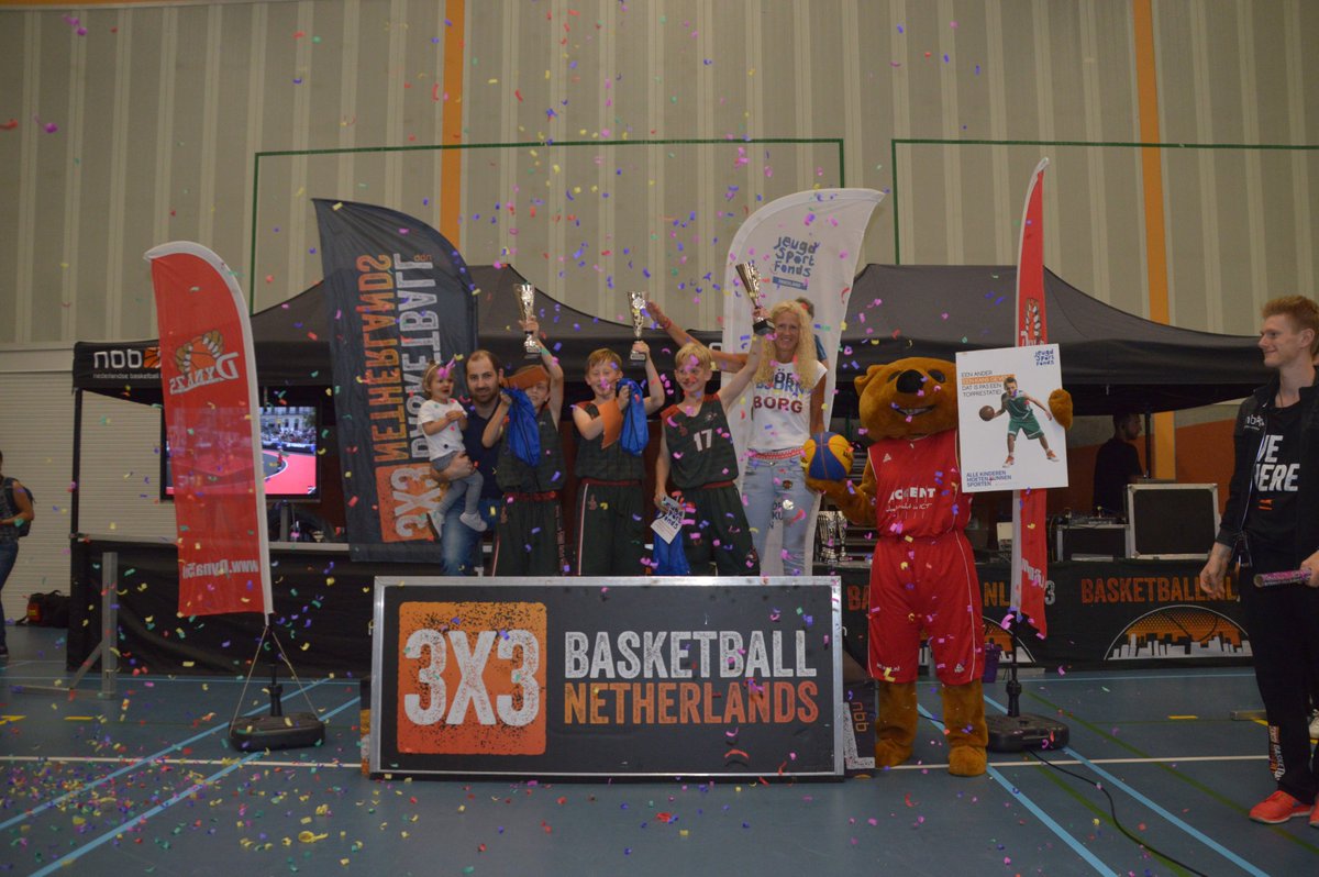 Streetball Masters weer in teken @JFSFriesland huisaanhuisleeuwarden.nl/fhc/2018/05/24… 
#basketball #streetball #3on3