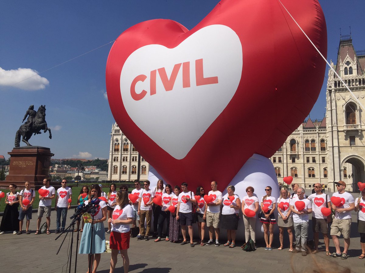 CatrinelMotoc's tweet photo. EN press conference: @Juliivan_ &amp; @martapardavi urge @MagyarParlament to vote NO #LexNGO2018! Human rights work should not be criminalised! https://t.co/hIM3bqAt6F