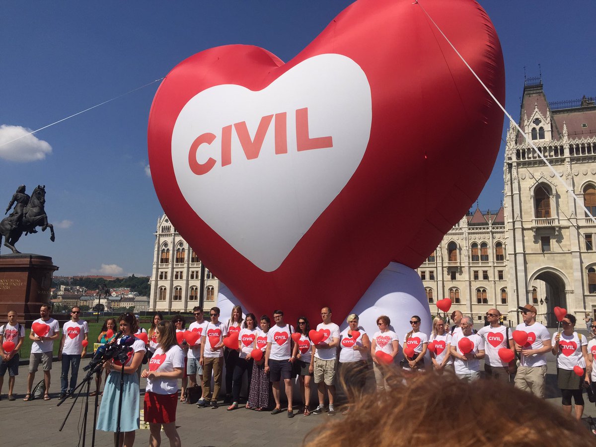 CatrinelMotoc's tweet photo. EN press conference: @Juliivan_ &amp; @martapardavi urge @MagyarParlament to vote NO #LexNGO2018! Human rights work should not be criminalised! https://t.co/hIM3bqAt6F