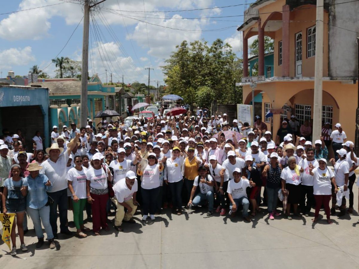 csalazarv's tweet photo. En el barrio La Candelaria y en todo Jalpa de Méndez ¡El triunfo es nuestro!: @Araceli_Mdrigal, candidata a la alcaldía de Jalpa de Méndez.
@TabascoPRD https://t.co/hxAaERsbBf