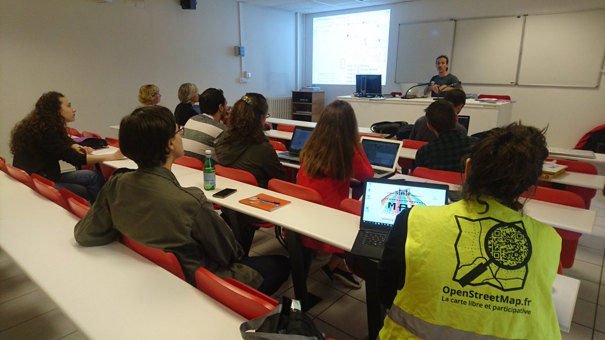 ljbouere's tweet photo. #educosm pour présenter #openstreetmap aux enseignants, étudiants et chercheurs https://t.co/1itv9yXAc5