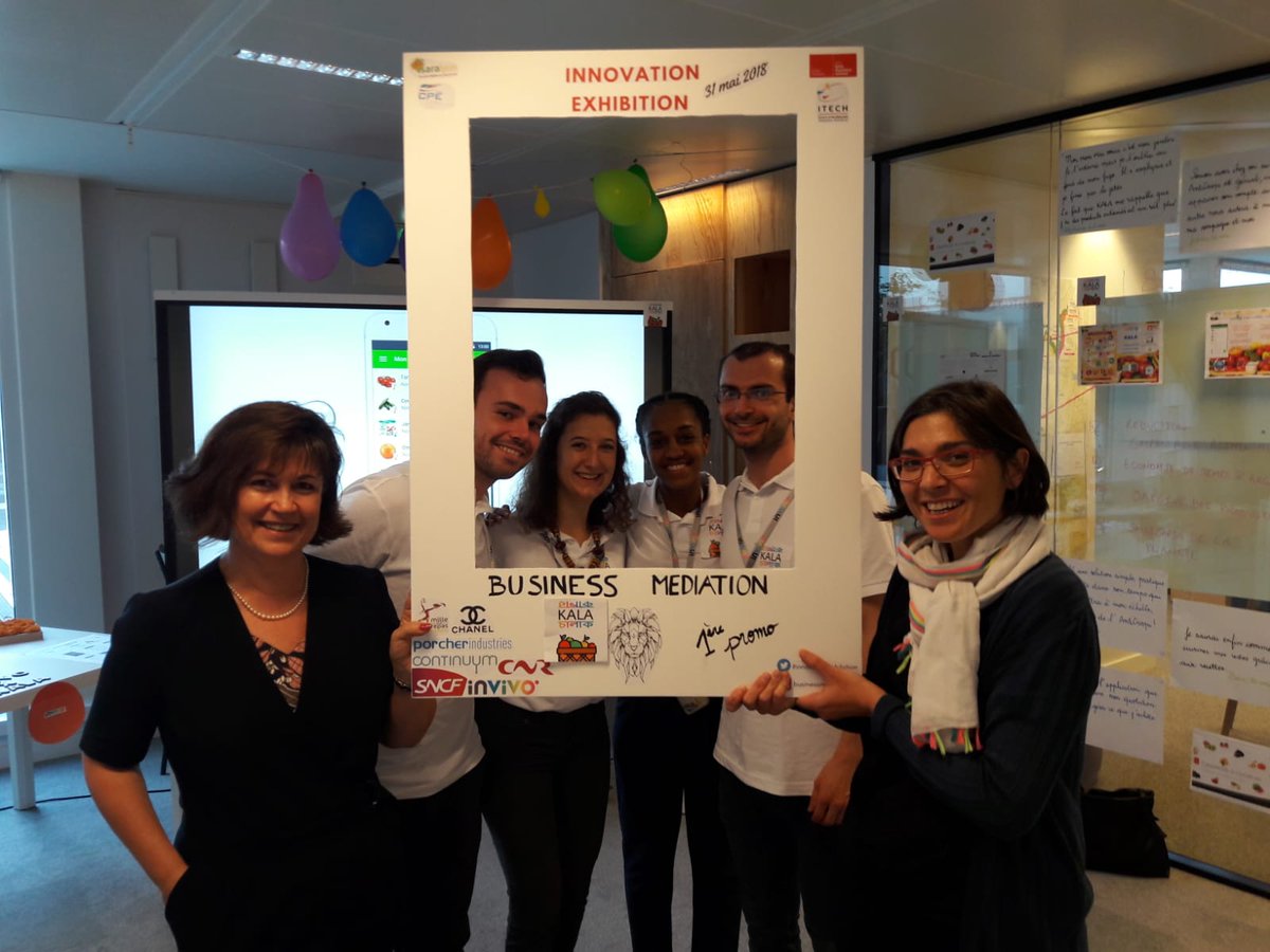 FabbriJulie's tweet image. Une belle équipe pour un beau projet, bravo ! Où peut on trouver vos recettes #antigaspi ?#gateauderestes #proudofyou #innovationexhibition #earlymakers j'aimerais bcp tester votre appli chez @satoriz_montdor par ex ;-) !