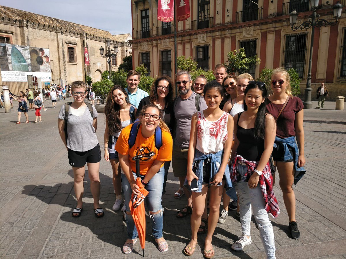 pancho_tours's tweet photo. Good travellers! Magnificent sunshine! Super tours! 🌟🌞😍👣
#seville #PlazaDeEspana #ParqueDeMariaLuisa #SpanishArchitecture #guidedtours #visitsevilla #gardens #LoveSpain #LoveSeville #tours #followtheorangeshirt #gameofthrones #got #travelers #travelblog #travelphotography https://t.co/oaKIJENjs7