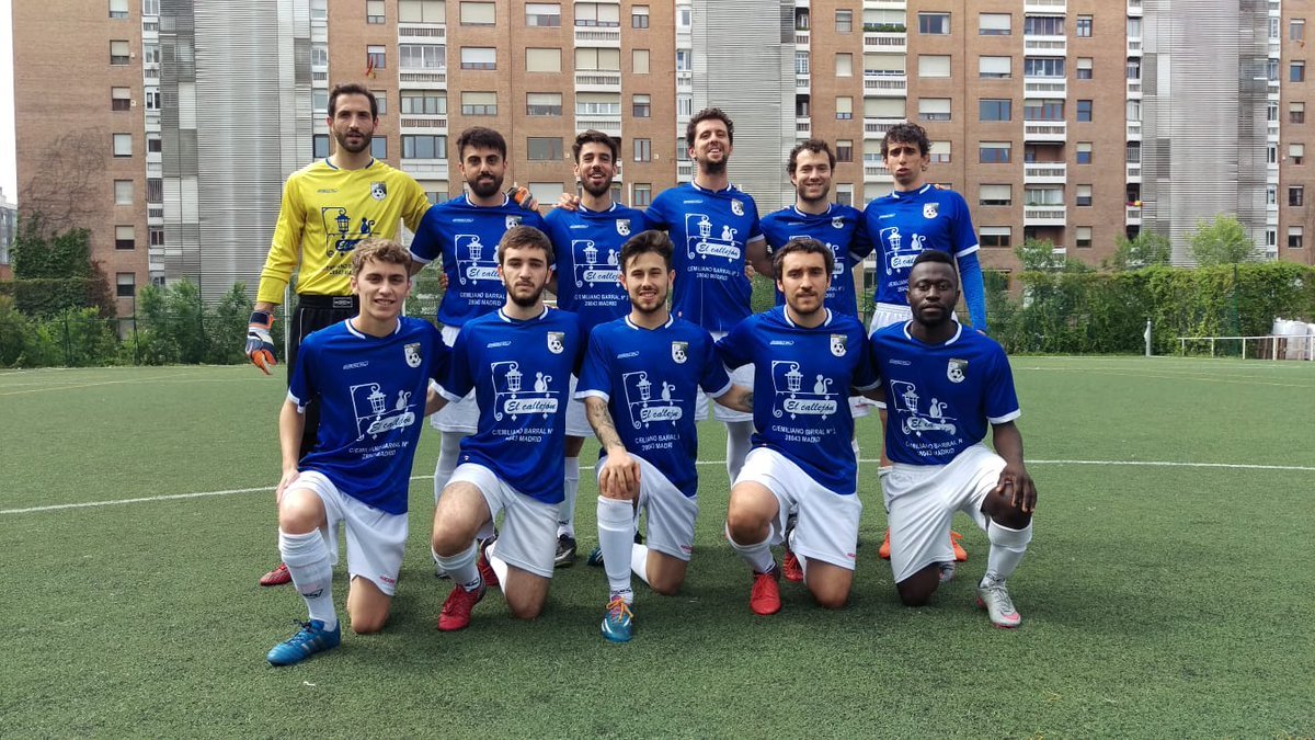 CFAmisport's tweet photo. Victoria por 0-5 ante el campeón Santa María del Pilar con goles de @Miguel_Moto hattrick de @rogeliobatapa y Emi,luchamos hasta el final pero no pudo ser. Cerramos la 17/18 en 3a posición,la mejor de la historia del club,ahora a descansar y volver con más ganas que nunca💙💪🏼⚽ https://t.co/AbVFTH3mB1