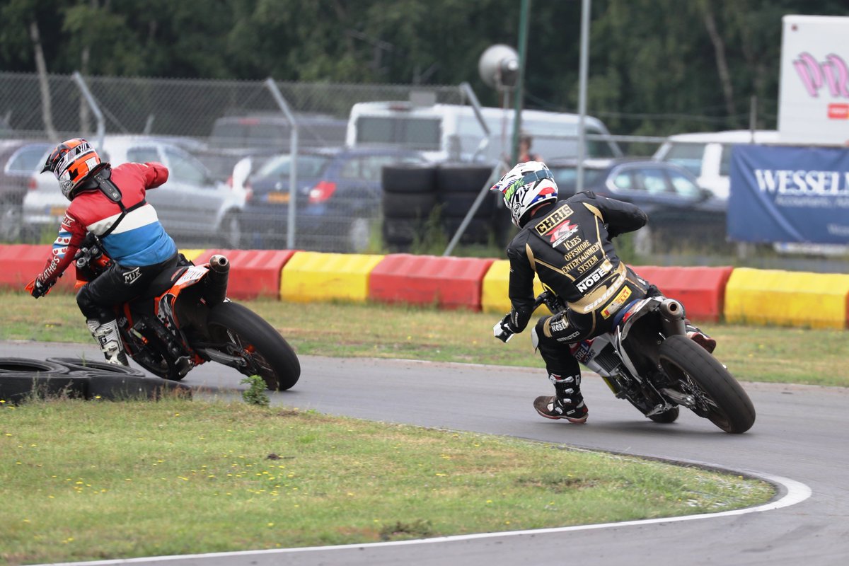 KeesSiroo's tweet photo. Genoten bij Supermoto in Berghem en verrassend Chris Nobel terug op de motor!😀 https://t.co/Pe3cQSo3Lk