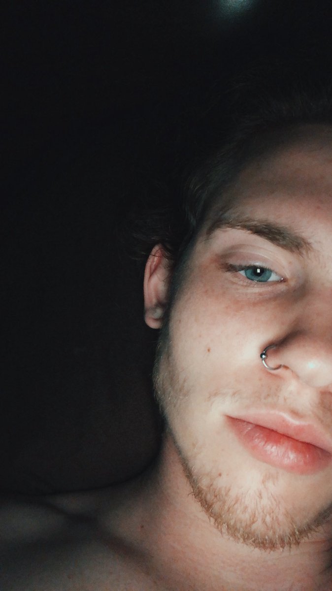 LeviJones's tweet photo. why can i never fall asleep https://t.co/w0Qn3pZydd