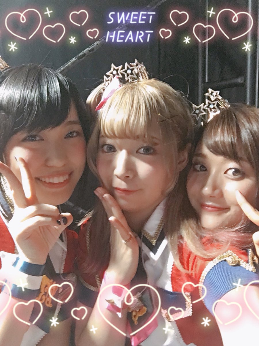 写真許可がおりましたよん💕 ①集合写真〜！この衣装圧巻！みんな