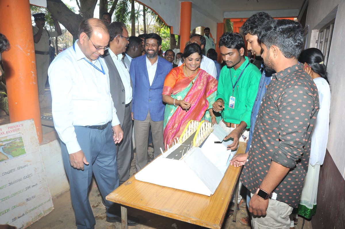 novagroupofelr's tweet photo. #Nova is the biggest group of colleges in #AndhraPradesh #Telangana
#Projects in #Quindecennial
#QualityEducation
#ExperienceFaculty
#AllLabs are there
All #Facilities are available here. https://t.co/fsOJN9JQ7w