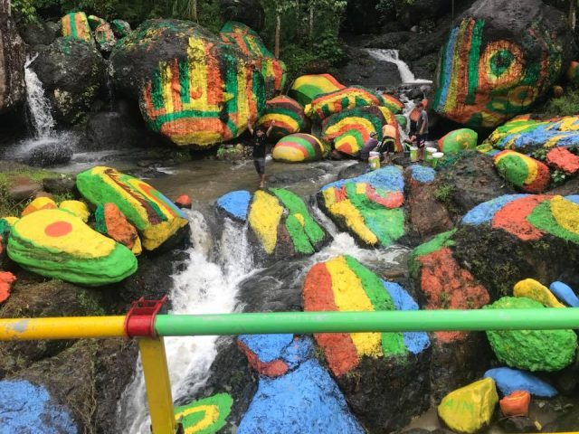 inovasidesaID's tweet photo. Batu Pelangi Desa Kaleok, Destinasi Wisata Paling Ngetop di Poliwali Mandar https://t.co/euS9ybTnH8 https://t.co/IMfGgQWETw
