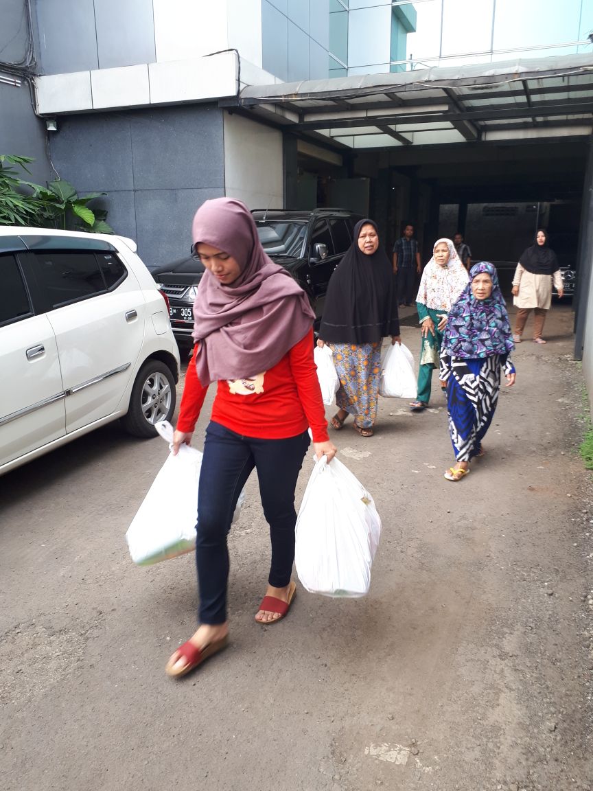 Zakat penghasilan Ramadan 1439 Hijriah untuk lingkungan masyarakat dekat gedung SIP Law Firm
#Ramadan 
#kantorhukum
#Zakat