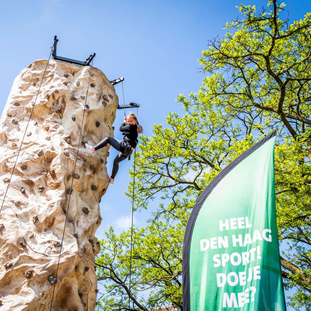 StadsspelenDH's tweet photo. Het programma is bekend! Van tafeltennis 🏓 tot een toffe klimmuur 🧗‍en rolstoelbasketbal tot turnen🤸. Voor iedereen is er wat wils. Check snel het complete programma 👇 Zien we jou 16 en 17 juni in het Zuiderpark? https://t.co/Tqof4Fiesi
