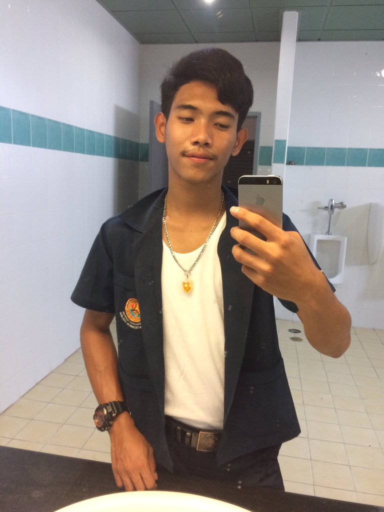 arm254213's tweet photo. เงินไม่มี ใส่ชุดช็อปไปแก้ผ้ากับใครได้บ้าง :) https://t.co/S10KLr5cXR