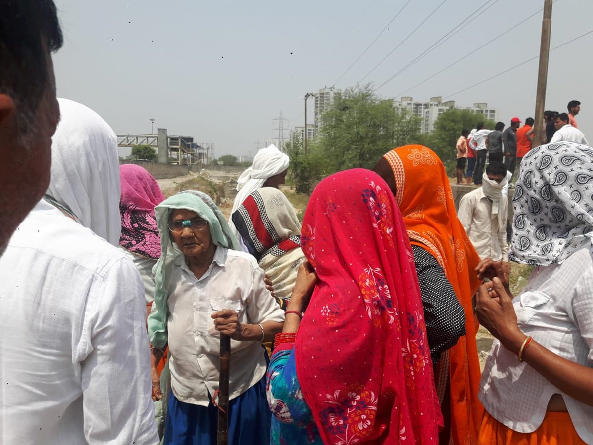 Nishan_th's tweet photo. When a 90+ year old woman needs to protest for herself and her next generation against a Govt body for their right to breath clean air #YogiForgetsNoida #against123slf #savenoida https://t.co/IGrZbWjDqC