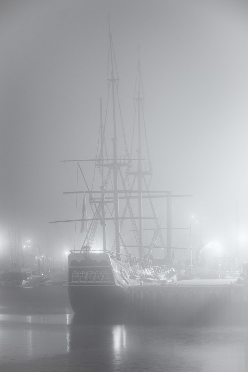 WhitbyPhotos's tweet photo. An Atmospheric Night At Whitby. Replica Endeavour In Last Nights Fog.

#whitby #cooksendeavour #tallships #sailing #yorkshire #northyorkshire #northyorkmoors #captaincook https://t.co/NJyLiAJ1hv