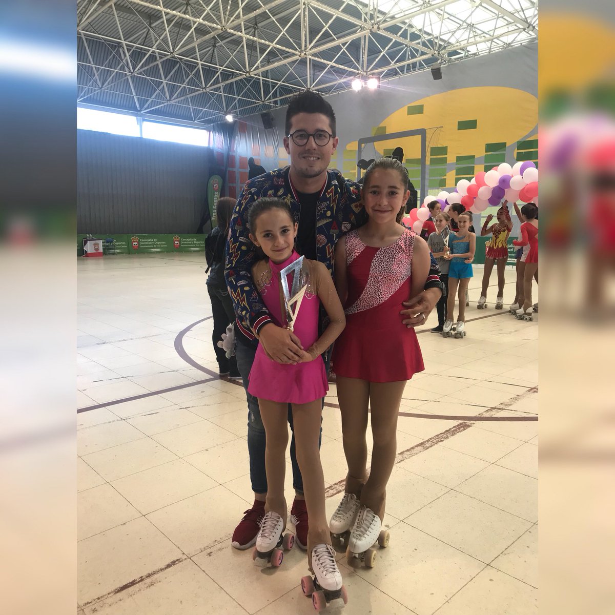 ClubRoulement's tweet photo. Que bien estuvieron nuestras chicas en el #TrofeoTresCantos 2018 Felicidades a todas ellas y a nuestro Entrenador @adrian_gar04 
🥉 Claudia
🥉 Saray
🥉 Irene
5a  Daniela
7a  Lucía B. 
9a  Lucía G.
9a  Alejandra
#CdeRoulement #PatinajeRoulement https://t.co/pCARZrt74N