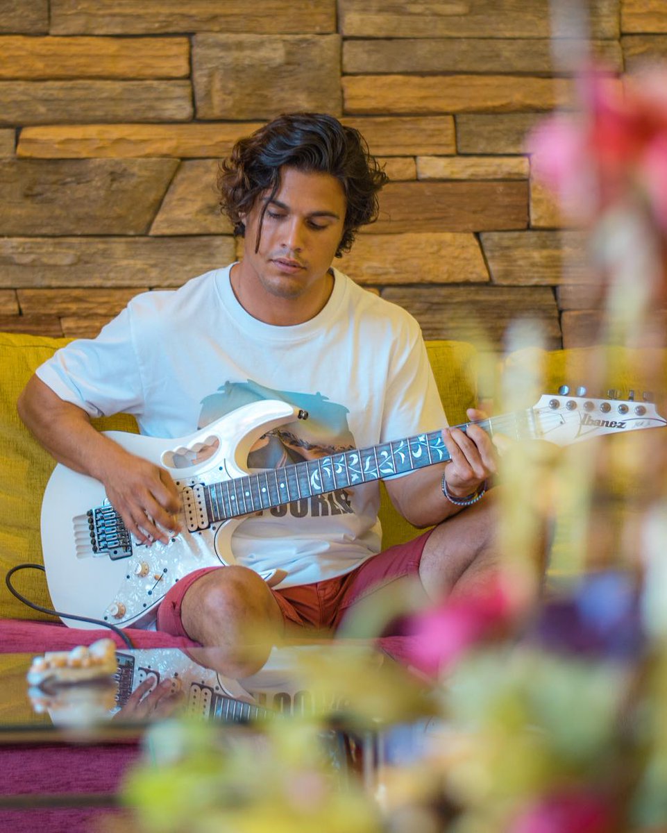 Truth is, I miss you.
Visita mi #Instagram  ▶ instagram.com/jacobgea
▶ jacobgea.com
•
#guitar #guitarist #ibanez #fender #singer #model #musica #sing #trend #model #photoshoot #photografy