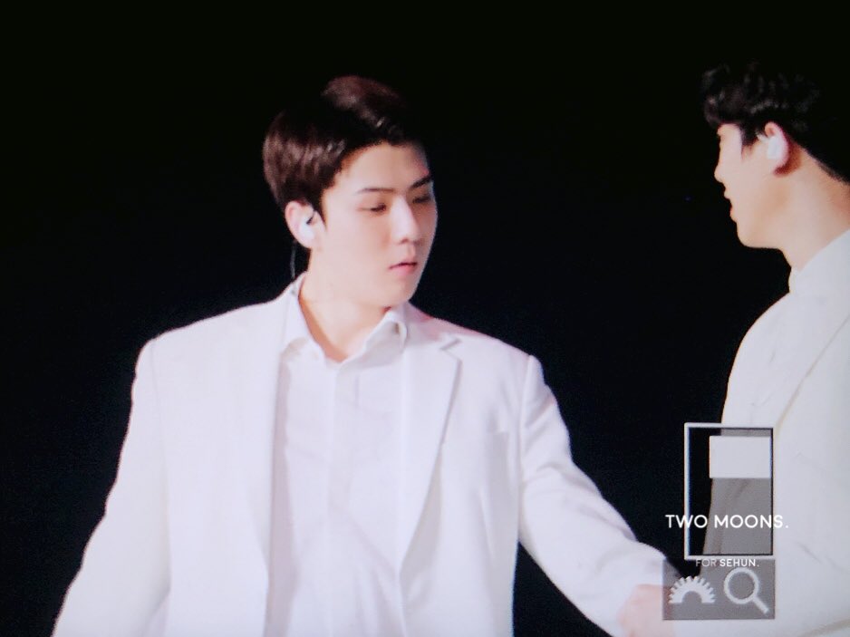 exo_2moons's tweet photo. 180603 ElyXion in HK #세훈 #SEHUN 😮😮 형아 계속 물끄럼ㅋㅋㅋㅋㅋㅋㅋㅋ https://t.co/R2gOmyPhty