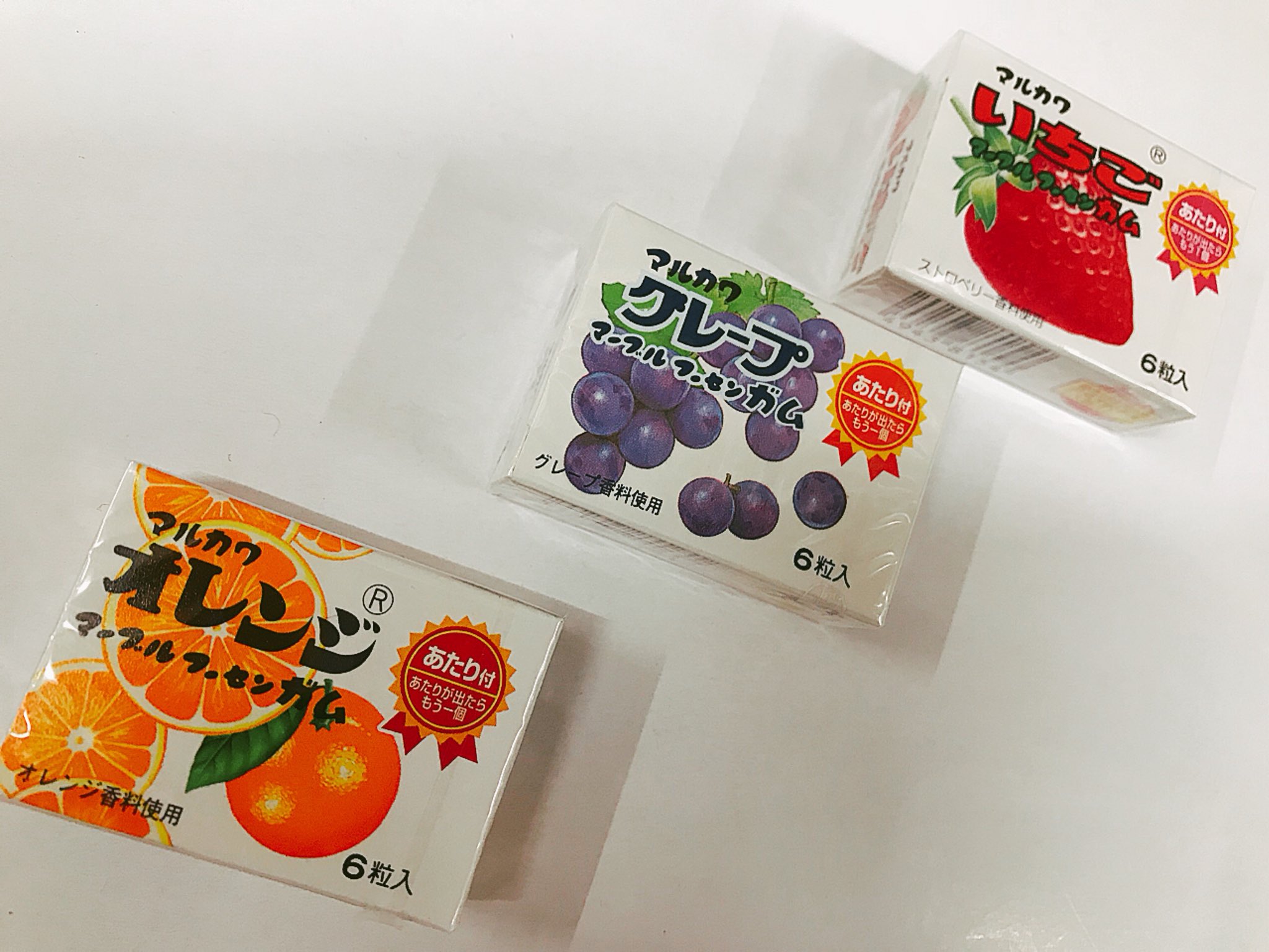 二木の菓子 第一営業所 マルカワ マーブルフーセンガム 駄菓子のガム といえば あなたは1粒づつ食べる派 まとめて全部食べる派 駄菓子 当たり 交換 の際は当店お買い上げレシートをご持参下さい また2階売り場にて箱買いされた商品は箱の中に 当たり