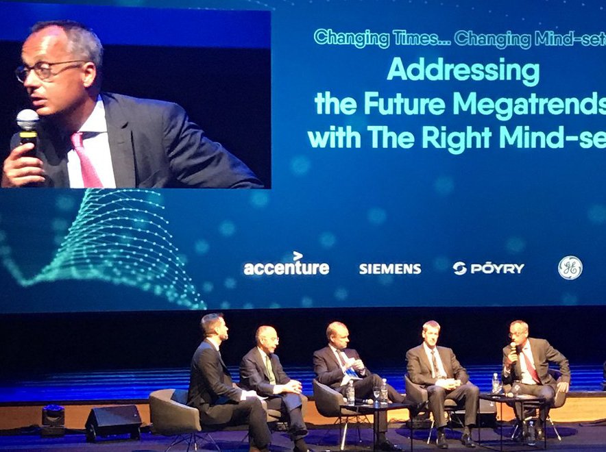 .<a href="/JeromePecresse/">Jérôme Pécresse</a> speaking at @eurelectric's #WattsNext panel on "Addressing the future Megatrends with the right mind-set", &amp; moving from a centralized fossil fuel world to a decentralized #renewableenergy-fueled world.[photo: @Martin_StevenB]